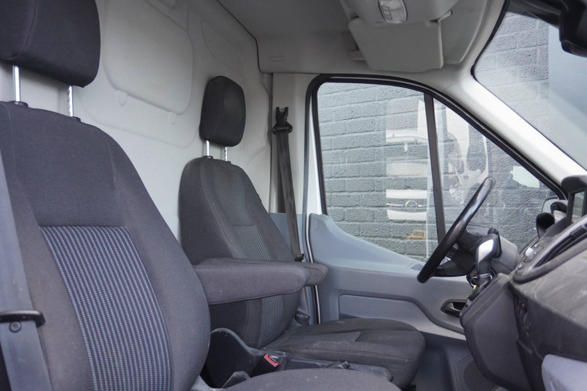 Ford Transit 2.0 TDCI L2H3 Automaat 170PK 2x Schuifdeur EURO 6 - Airco - Navi - Cruise - €12.950,- Excl. Ford Transit 2.0 TDCI L2H3 Automaat 170PK 2x Schuifdeur EURO 6 - Airco - Navi - Cruise - €12.950,- Excl.