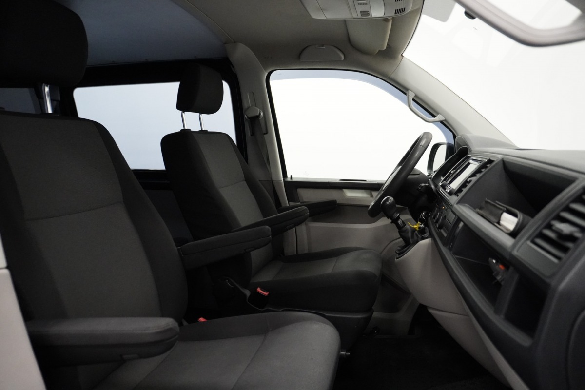Volkswagen Transporter 2.0 TDI L2 Dubbele Cabine | Airco | Cruise | Navi | Trekhaak | €8.900,- Ex. BTW Volkswagen Transporter 2.0 TDI L2 Dubbele Cabine | Airco | Cruise | Navi | Trekhaak | €8.900,- Ex. BTW