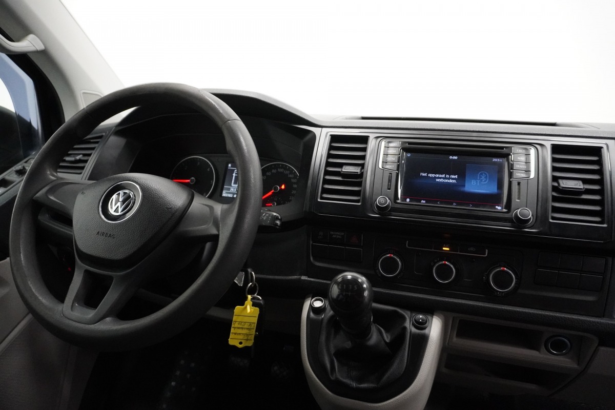 Volkswagen Transporter 2.0 TDI L2 Dubbele Cabine | Airco | Cruise | Navi | Trekhaak | €8.900,- Ex. BTW Volkswagen Transporter 2.0 TDI L2 Dubbele Cabine | Airco | Cruise | Navi | Trekhaak | €8.900,- Ex. BTW