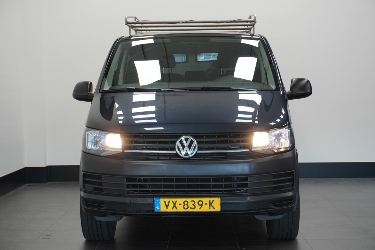 Volkswagen Transporter 2.0 TDI L2 Dubbele Cabine | Airco | Cruise | Navi | Trekhaak | €8.900,- Ex. BTW Volkswagen Transporter 2.0 TDI L2 Dubbele Cabine | Airco | Cruise | Navi | Trekhaak | €8.900,- Ex. BTW