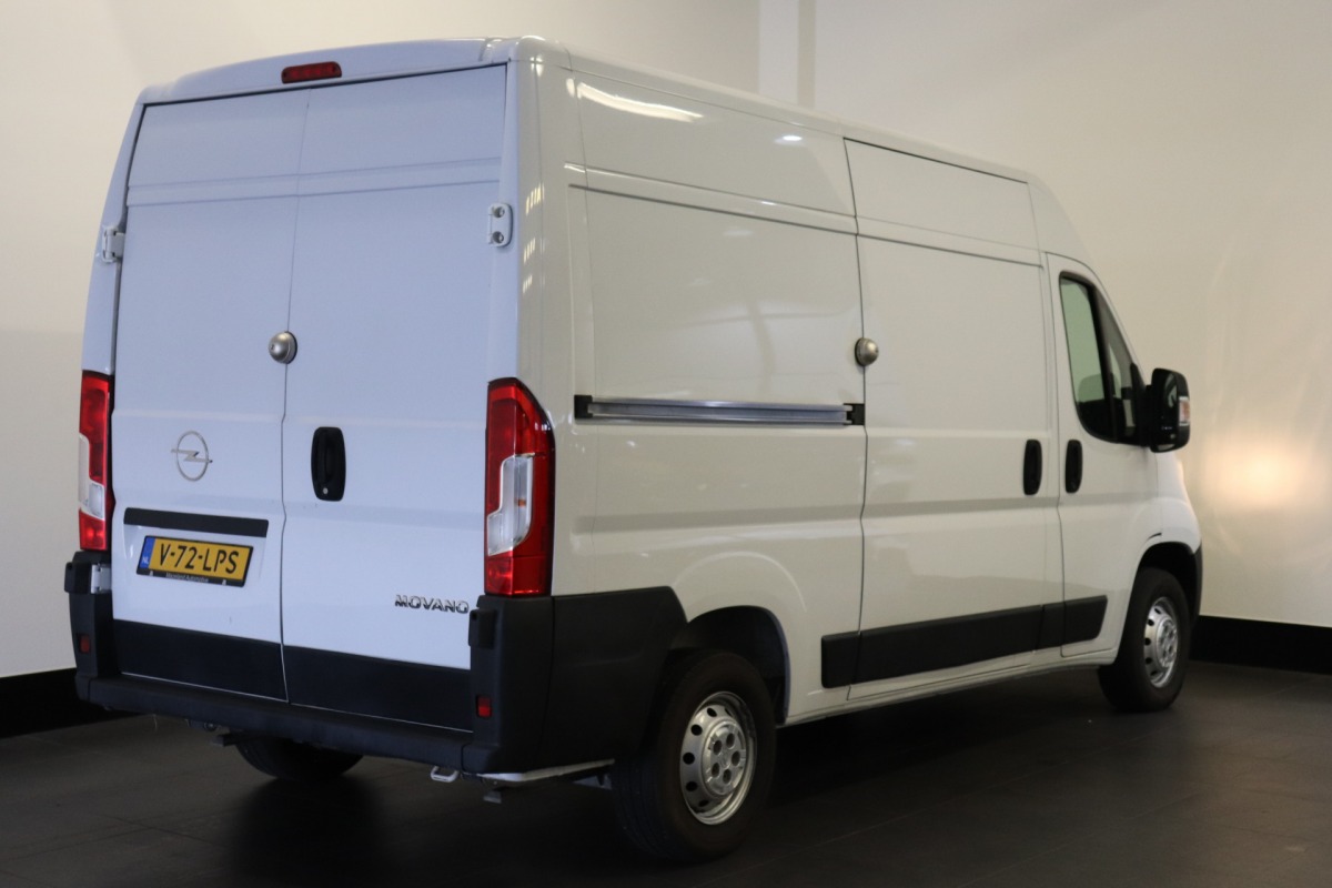 Opel Movano 2.2D L2H2 120PK EURO 6 - Airco - Cruise - € 17.950,- Excl. Opel Movano 2.2D L2H2 120PK EURO 6 - Airco - Cruise - € 17.950,- Excl.