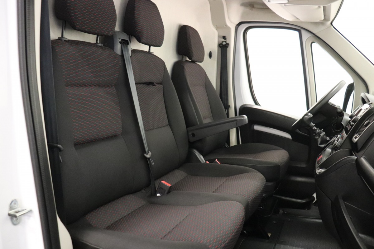 Opel Movano 2.2D L2H2 120PK EURO 6 - Airco - Cruise - € 17.950,- Excl. Opel Movano 2.2D L2H2 120PK EURO 6 - Airco - Cruise - € 17.950,- Excl.