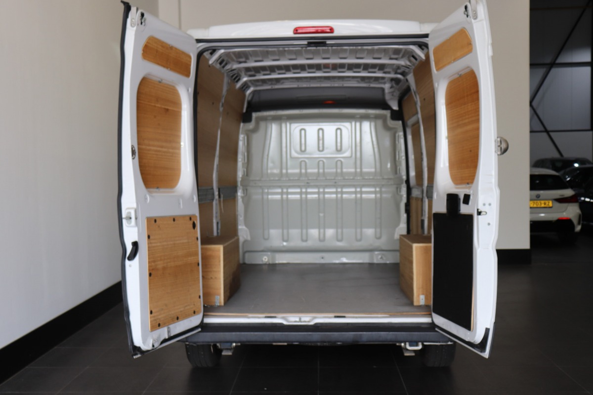 Opel Movano 2.2D L2H2 120PK EURO 6 - Airco - Cruise - € 17.950,- Excl. Opel Movano 2.2D L2H2 120PK EURO 6 - Airco - Cruise - € 17.950,- Excl.