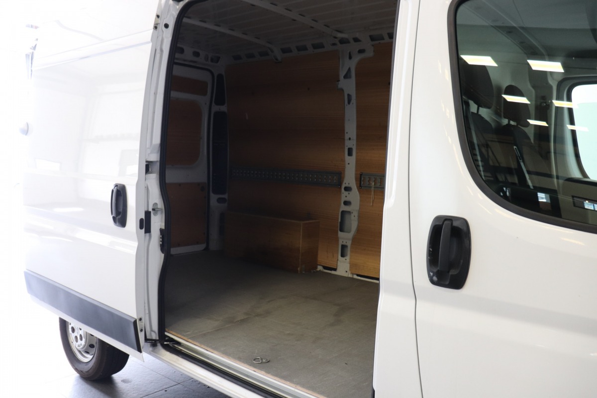 Opel Movano 2.2D L2H2 120PK EURO 6 - Airco - Cruise - € 17.950,- Excl. Opel Movano 2.2D L2H2 120PK EURO 6 - Airco - Cruise - € 17.950,- Excl.