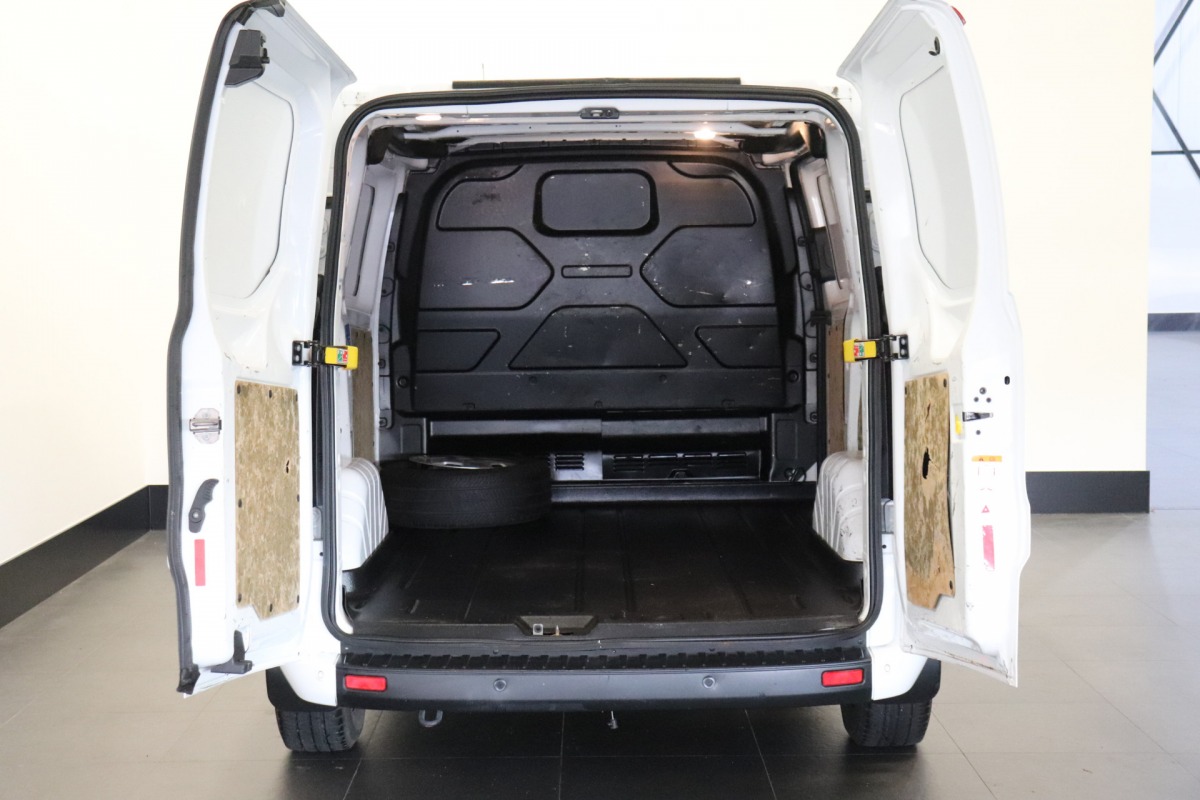 Ford Transit Custom 2.0 TDCI EURO 6 - Airco - Navi - Cruise - € 13.950,- Excl. Ford Transit Custom 2.0 TDCI EURO 6 - Airco - Navi - Cruise - € 13.950,- Excl.