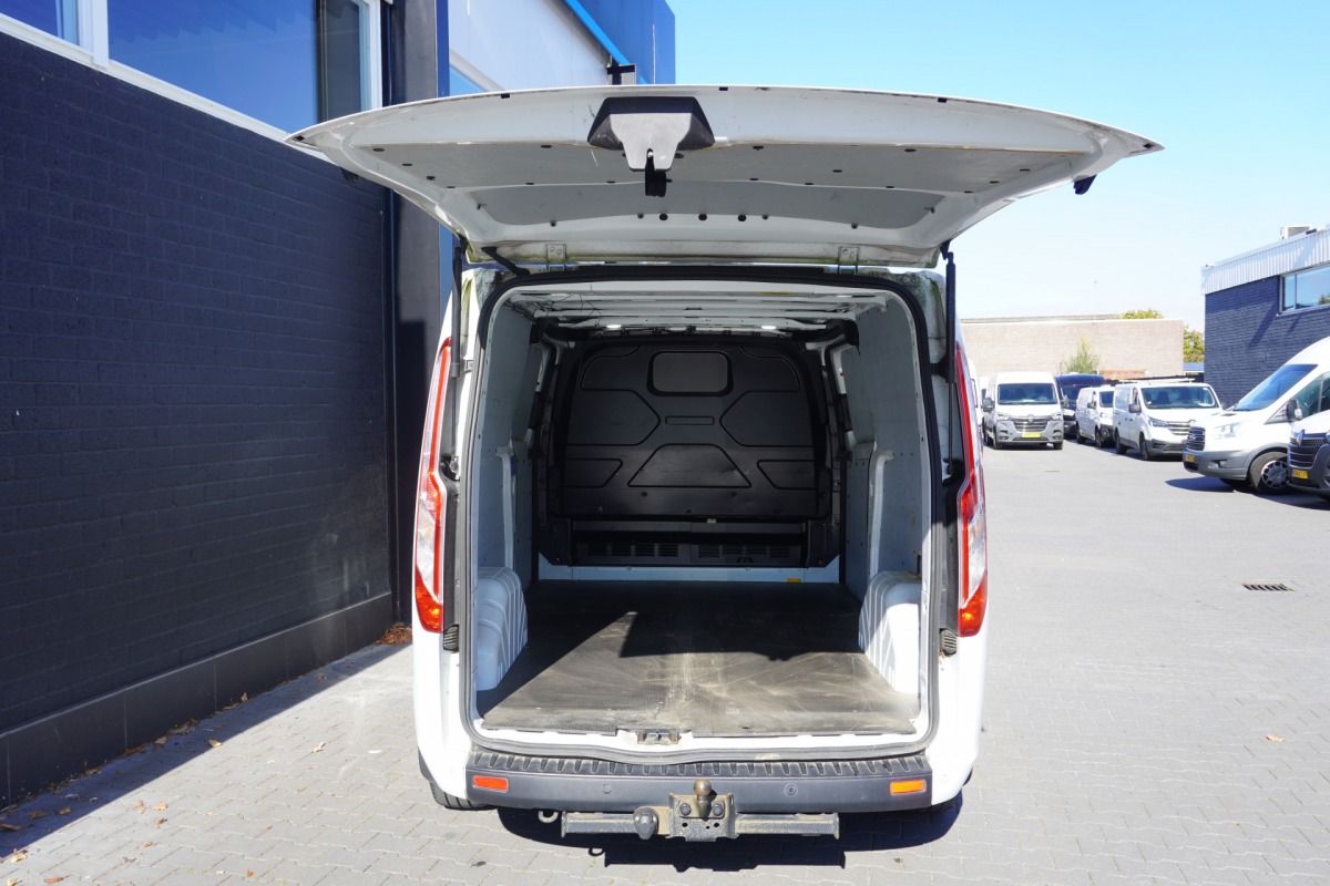 Ford Transit Custom 2.0 TDCI L2 130PK 2x Schuifdeur EURO 6 - Airco - Navi - Cruise - €13.900,- Excl. Ford Transit Custom 2.0 TDCI L2 130PK 2x Schuifdeur EURO 6 - Airco - Navi - Cruise - €13.900,- Excl.