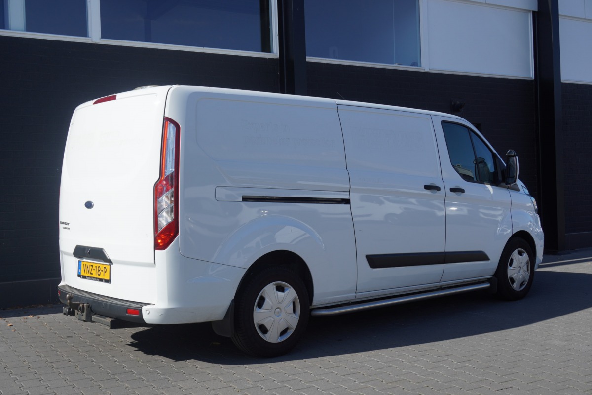 Ford Transit Custom 2.0 TDCI L2 130PK 2x Schuifdeur EURO 6 - Airco - Navi - Cruise - €13.900,- Ford Transit Custom 2.0 TDCI L2 130PK 2x Schuifdeur EURO 6 - Airco - Navi - Cruise - €13.900,-