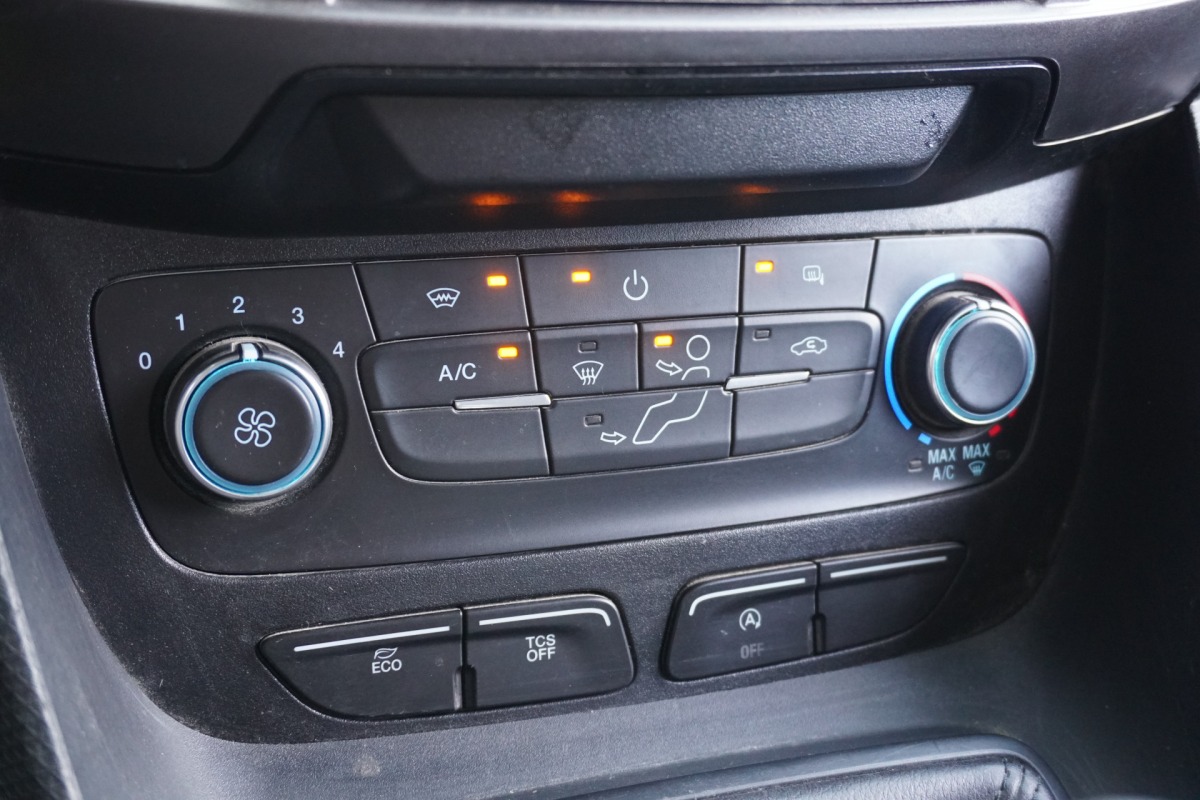 Ford Transit Connect 1.5 EcoBlue EURO 6 - Airco - Carkit - Trekhaak - €12.499,- Excl. Ford Transit Connect 1.5 EcoBlue EURO 6 - Airco - Carkit - Trekhaak - €12.499,- Excl.