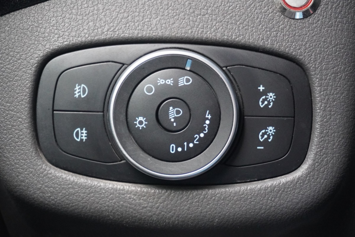 Ford Transit Connect 1.5 EcoBlue EURO 6 - Airco - Carkit - Trekhaak - €12.499,- Excl. Ford Transit Connect 1.5 EcoBlue EURO 6 - Airco - Carkit - Trekhaak - €12.499,- Excl.