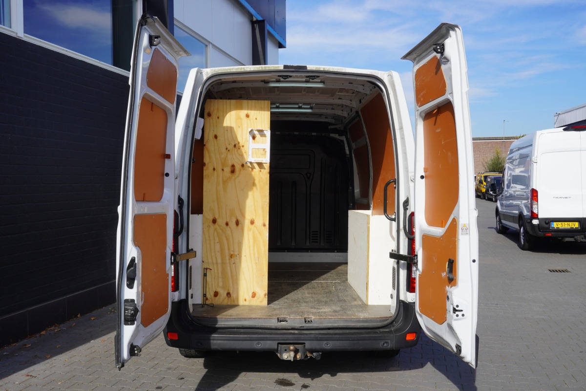 Renault Master 2.3 dCi 150PK L2H2 - Aico - Navi - Cruise - €13.900,- Renault Master 2.3 dCi 150PK L2H2 - Aico - Navi - Cruise - €13.900,-