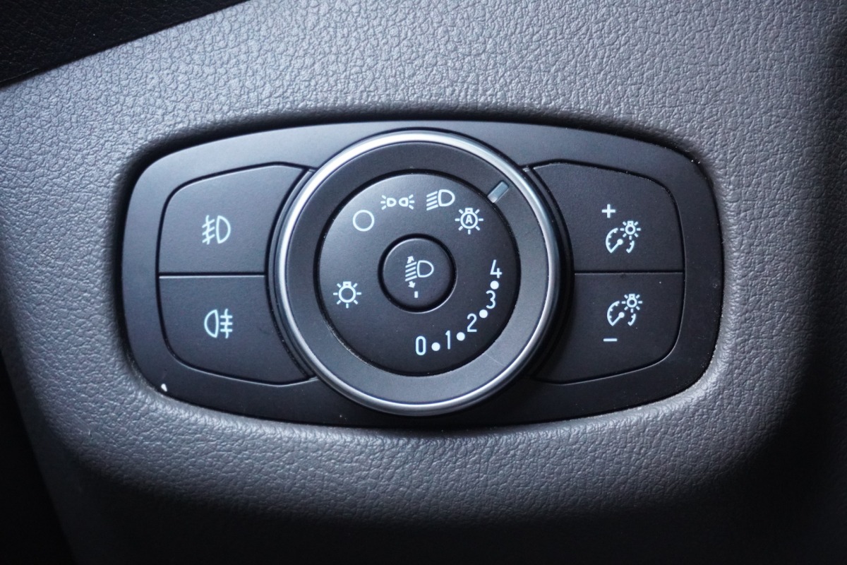 Ford Transit Connect 1.5 EcoBlue 120PK L2 Automaat Limited EURO 6 - AC/Climate - Navi - Cruise - €16.950,- Excl. Ford Transit Connect 1.5 EcoBlue 120PK L2 Automaat Limited EURO 6 - AC/Climate - Navi - Cruise - €16.950,- Excl.