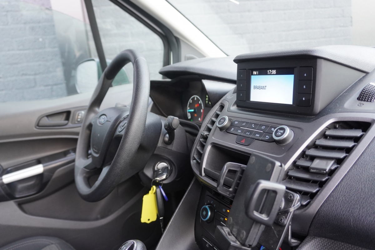 Ford Transit Connect 1.5 EcoBlue EURO 6 - Airco - Cruise - Camera - €8.950,- Excl. Ford Transit Connect 1.5 EcoBlue EURO 6 - Airco - Cruise - Camera - €8.950,- Excl.