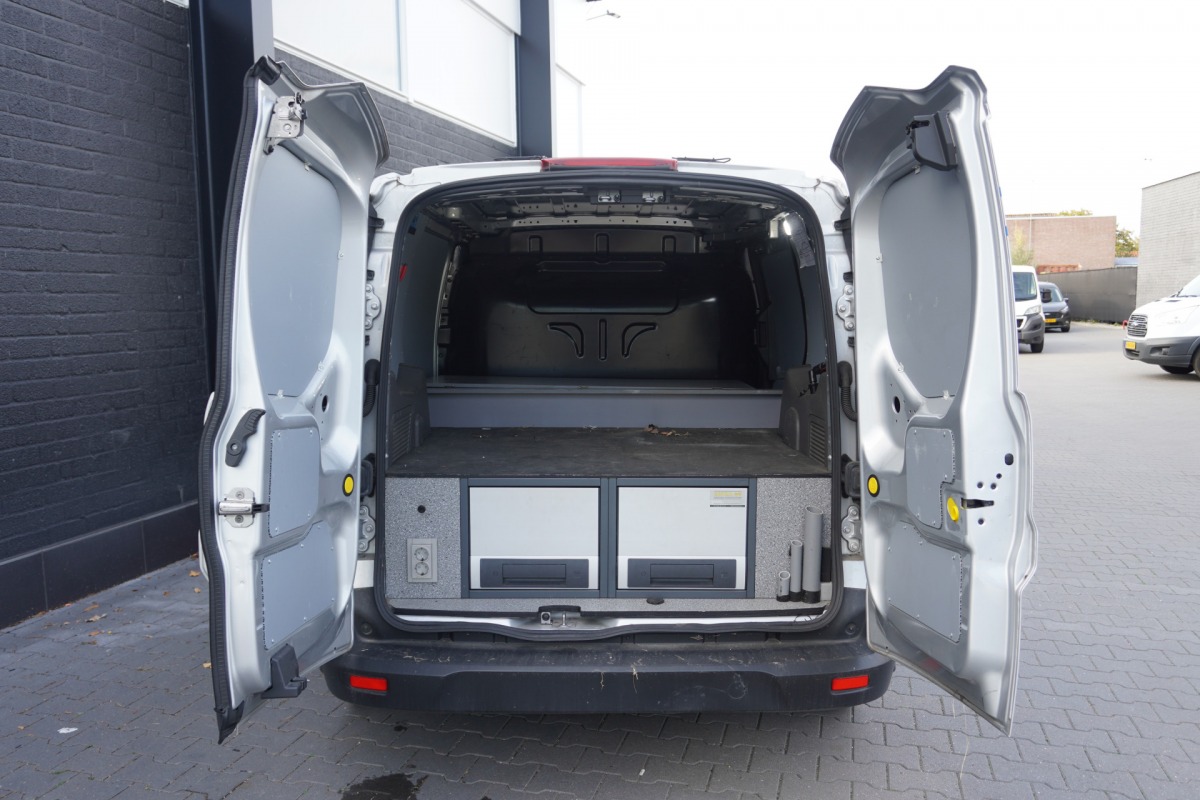 Ford Transit Connect 1.5 EcoBlue EURO 6 - Airco - Cruise - Camera - €8.950,- Excl. Ford Transit Connect 1.5 EcoBlue EURO 6 - Airco - Cruise - Camera - €8.950,- Excl.