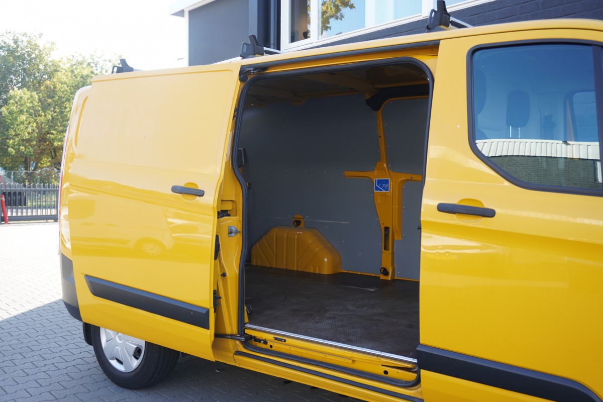 Ford Transit Custom 2.0 TDCI L2 EURO 6 - Airco - Cruise - PDC - €13.900,- Excl. Ford Transit Custom 2.0 TDCI L2 EURO 6 - Airco - Cruise - PDC - €13.900,- Excl.