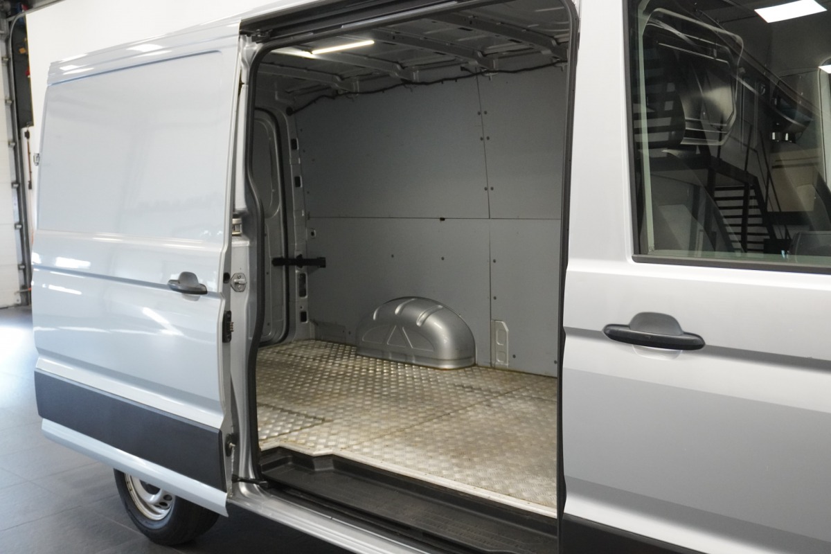 Volkswagen Crafter 2.0 TDI L3H2 3500KG EURO 6 - Airco - Navi - Cruise - €14.900,- Excl. Volkswagen Crafter 2.0 TDI L3H2 3500KG EURO 6 - Airco - Navi - Cruise - €14.900,- Excl.