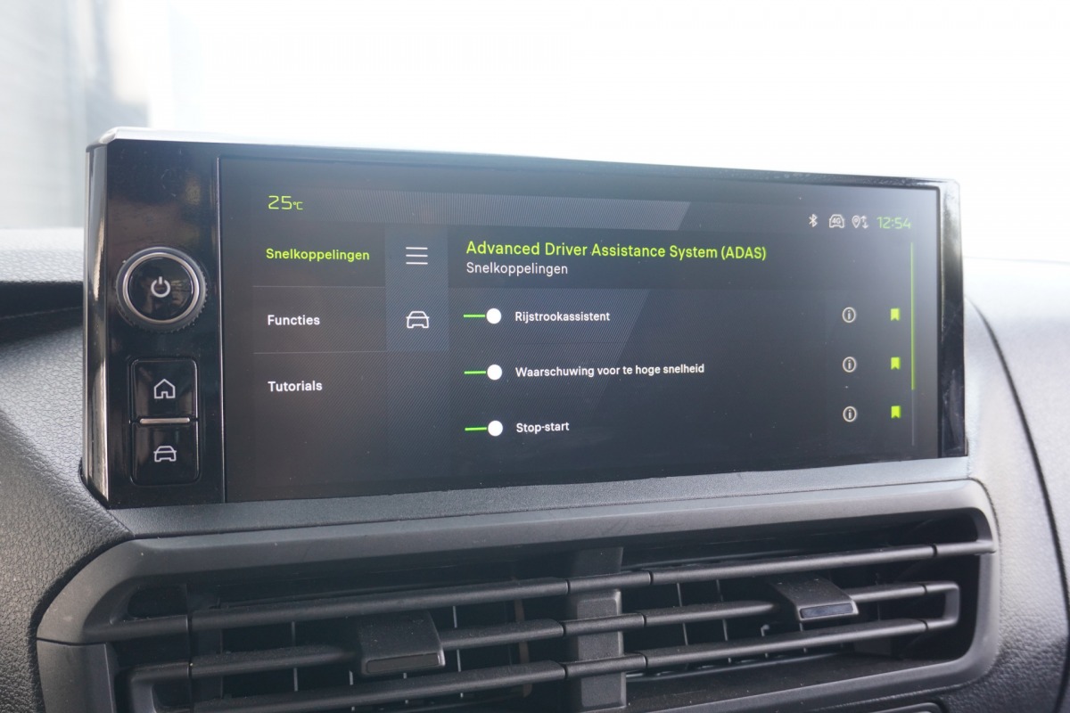 Peugeot Expert 2.0 BlueHDi 145PK L2 Automaat EURO 6 - Airco - Cruise - Camera - € 20.950,- Excl. Peugeot Expert 2.0 BlueHDi 145PK L2 Automaat EURO 6 - Airco - Cruise - Camera - € 20.950,- Excl.