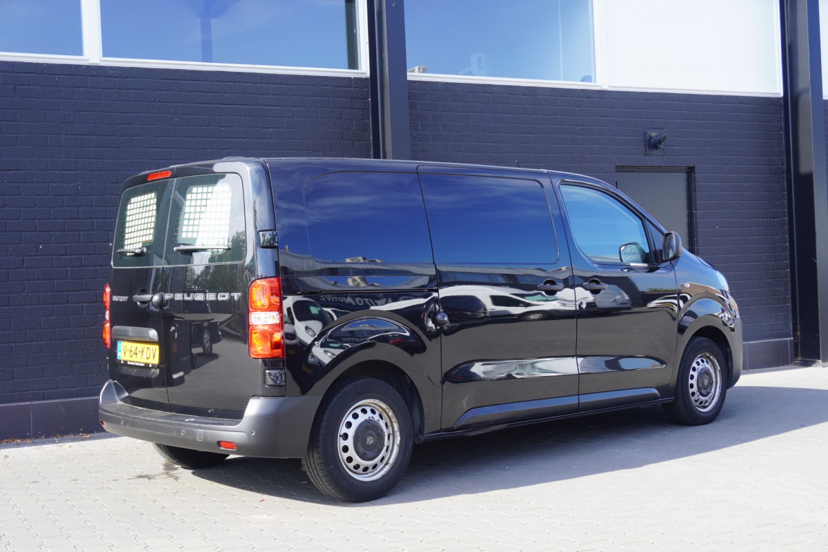 Peugeot Expert 2.0 BlueHDi 145PK L2 Automaat EURO 6 - Airco - Cruise - Camera - € 20.950,- Excl. Peugeot Expert 2.0 BlueHDi 145PK L2 Automaat EURO 6 - Airco - Cruise - Camera - € 20.950,- Excl.