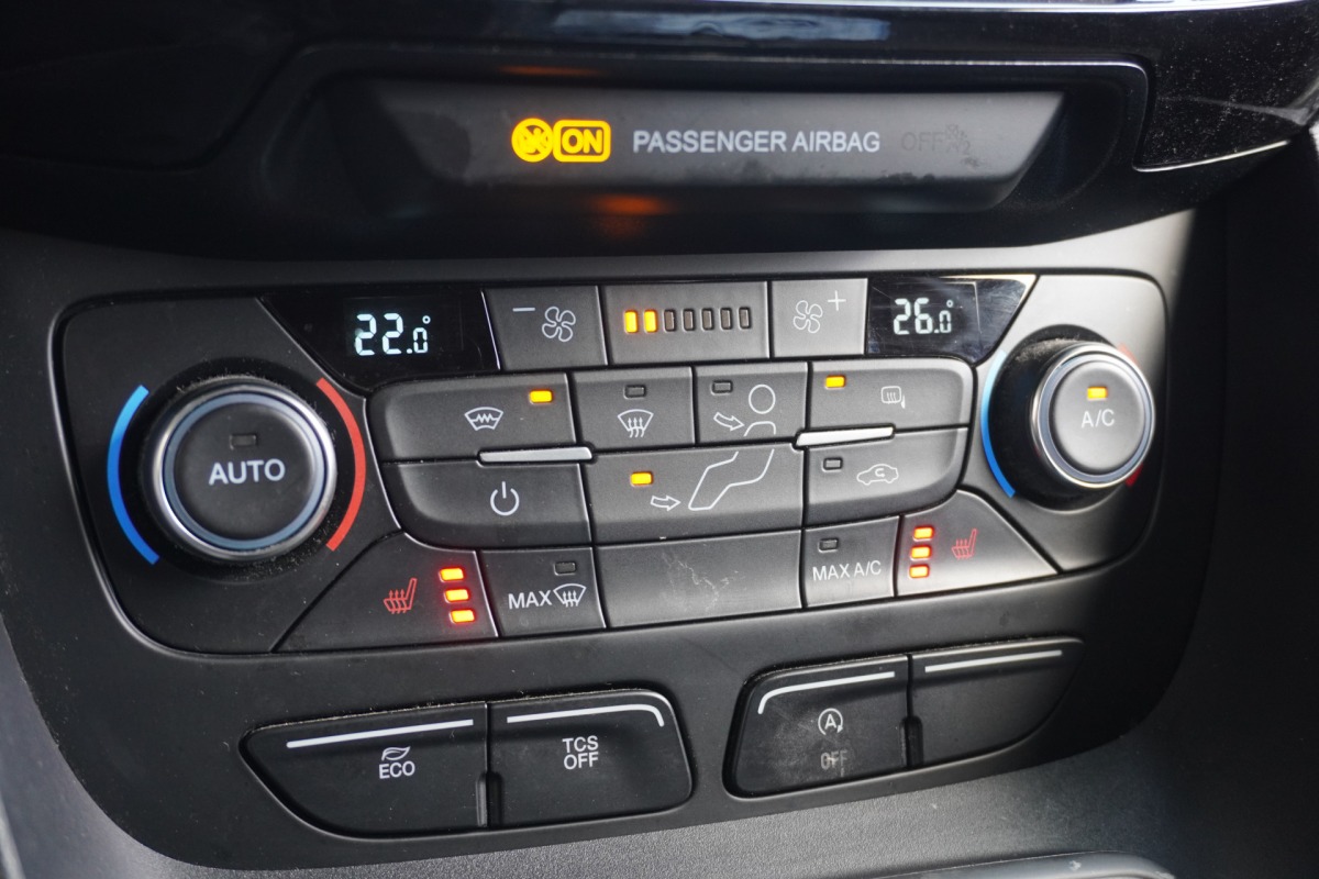 Ford Transit Connect Limited 1.5 EcoBlue 120PK L2 Automaat EURO 6 - AC/Climate - Navi - Cruise - €8.900,- Excl. Ford Transit Connect Limited 1.5 EcoBlue 120PK L2 Automaat EURO 6 - AC/Climate - Navi - Cruise - €8.900,- Excl.