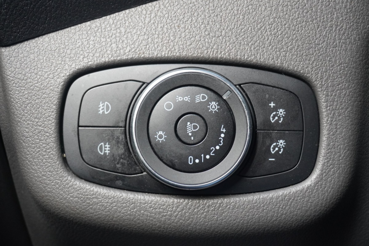 Ford Transit Connect Limited 1.5 EcoBlue 120PK L2 Automaat EURO 6 - AC/Climate - Navi - Cruise - €8.900,- Excl. Ford Transit Connect Limited 1.5 EcoBlue 120PK L2 Automaat EURO 6 - AC/Climate - Navi - Cruise - €8.900,- Excl.