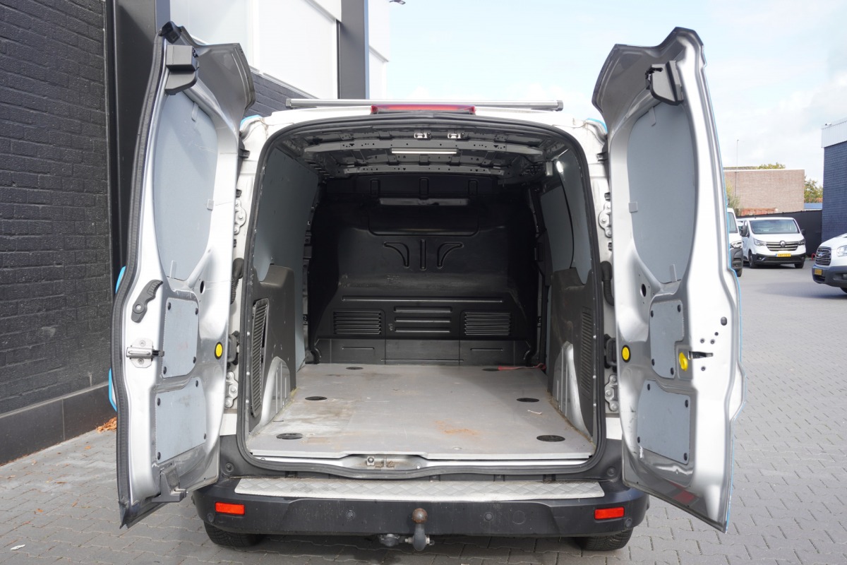 Ford Transit Connect Limited 1.5 EcoBlue 120PK L2 Automaat EURO 6 - AC/Climate - Navi - Cruise - €8.900,- Excl. Ford Transit Connect Limited 1.5 EcoBlue 120PK L2 Automaat EURO 6 - AC/Climate - Navi - Cruise - €8.900,- Excl.