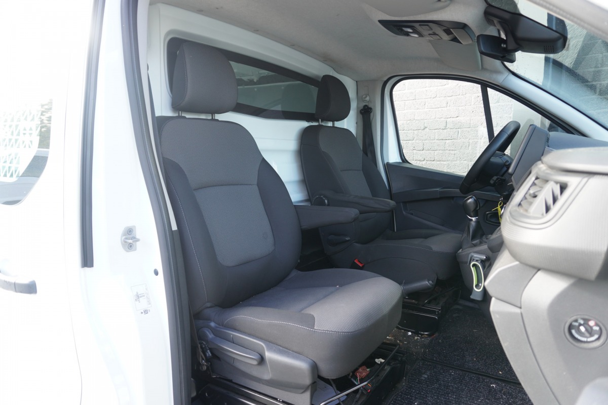 Renault Trafic 2.0 dCi 150PK Automaat EURO 6 - Airco - Navi - Cruise - €20.950,- Excl. Renault Trafic 2.0 dCi 150PK Automaat EURO 6 - Airco - Navi - Cruise - €20.950,- Excl.