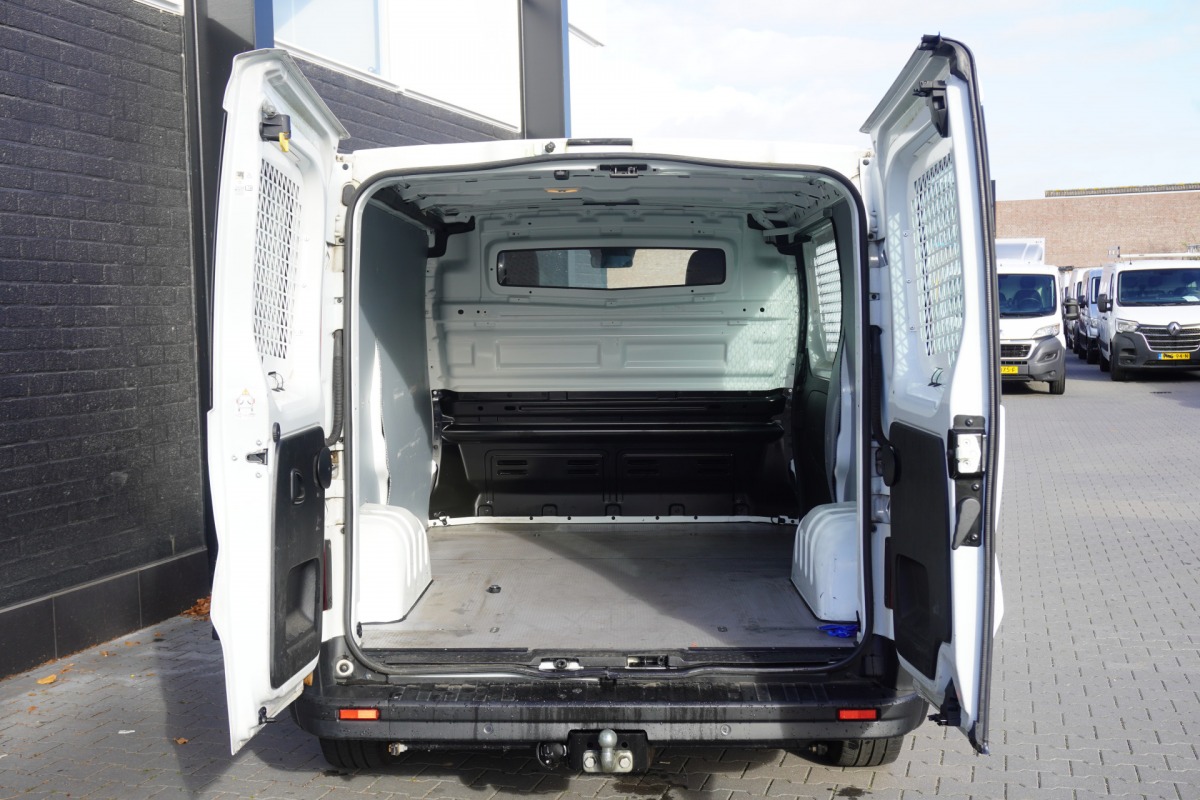Renault Trafic 2.0 dCi 150PK Automaat EURO 6 - Airco - Navi - Cruise - €20.950,- Excl. Renault Trafic 2.0 dCi 150PK Automaat EURO 6 - Airco - Navi - Cruise - €20.950,- Excl.