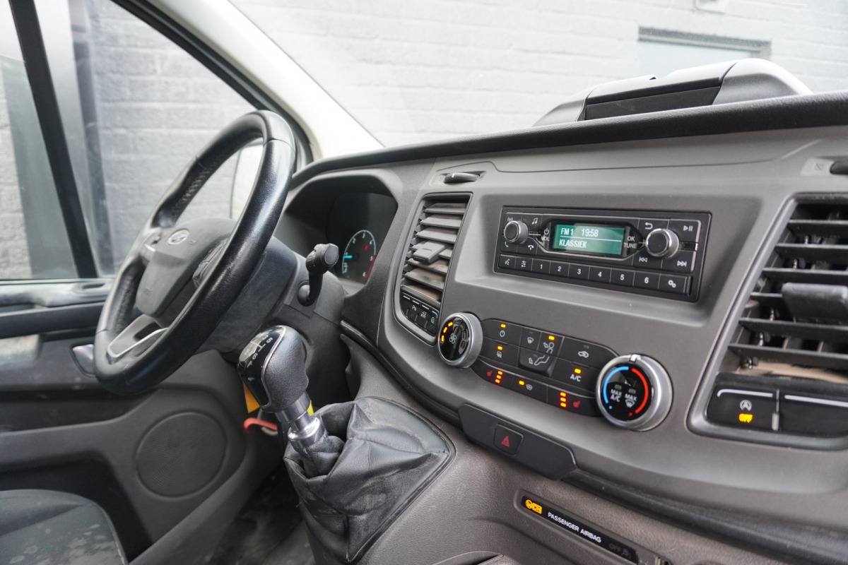 Ford Transit Custom 2.0 TDCI Dubbel Cabine L2H2 EURO 6 - Airco - Cruise - PDC - €17.900,- Excl. Ford Transit Custom 2.0 TDCI Dubbel Cabine L2H2 EURO 6 - Airco - Cruise - PDC - €17.900,- Excl.