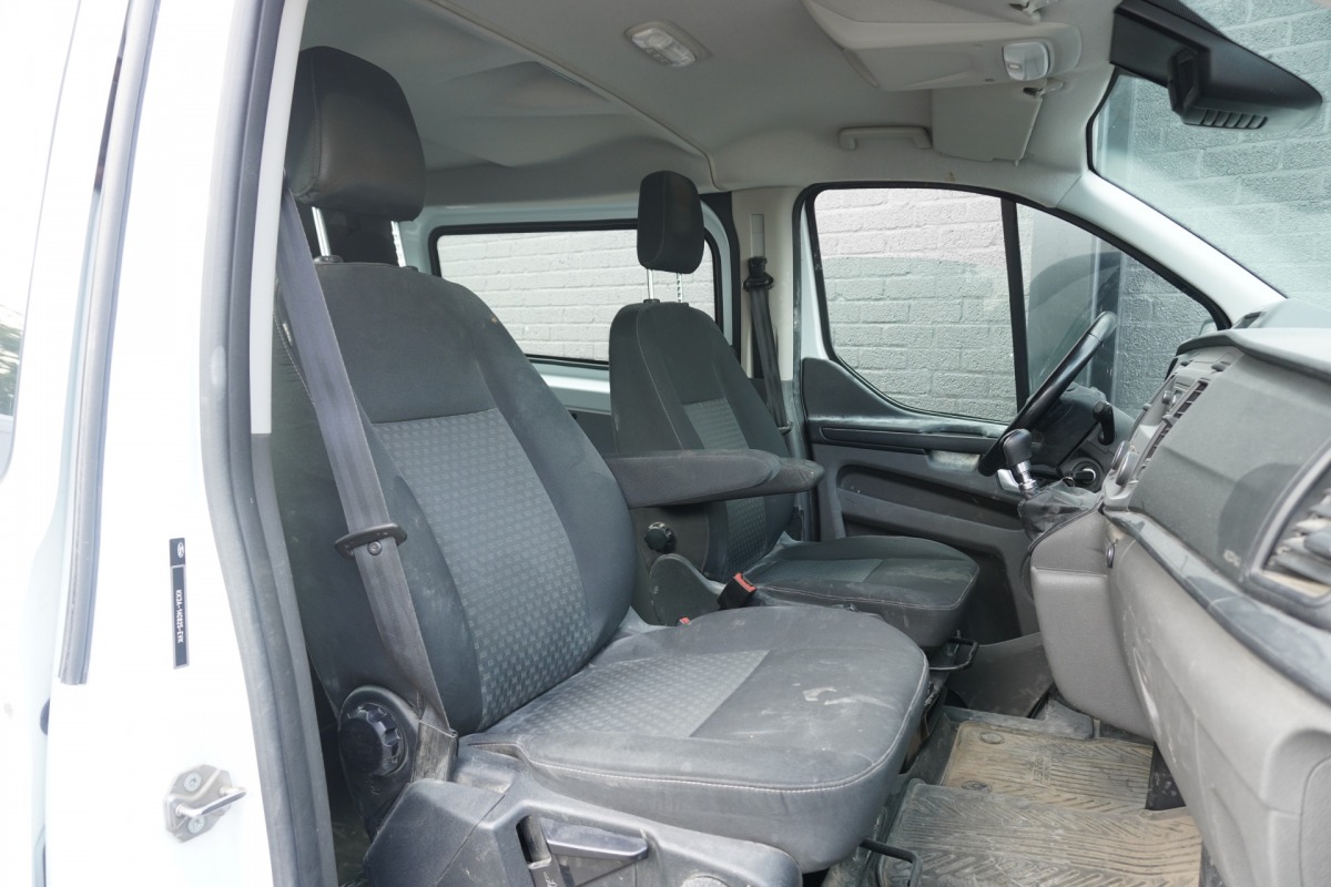 Ford Transit Custom 2.0 TDCI Dubbel Cabine L2H2 EURO 6 - Airco - Cruise - PDC - €17.900,- Excl. Ford Transit Custom 2.0 TDCI Dubbel Cabine L2H2 EURO 6 - Airco - Cruise - PDC - €17.900,- Excl.