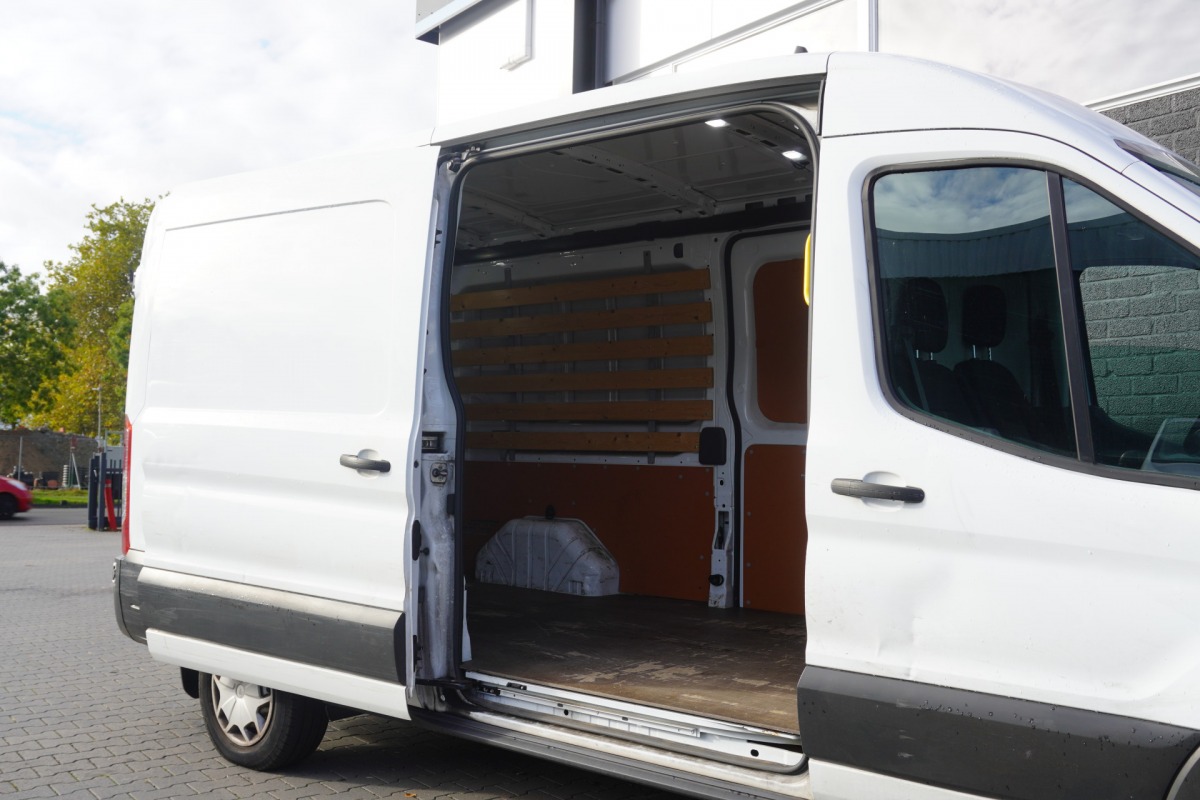 Ford Transit 2.0 TDCI L3H2 EURO 6 - Airco - Cruise - PDC - €15.900,- Excl. Ford Transit 2.0 TDCI L3H2 EURO 6 - Airco - Cruise - PDC - €15.900,- Excl.