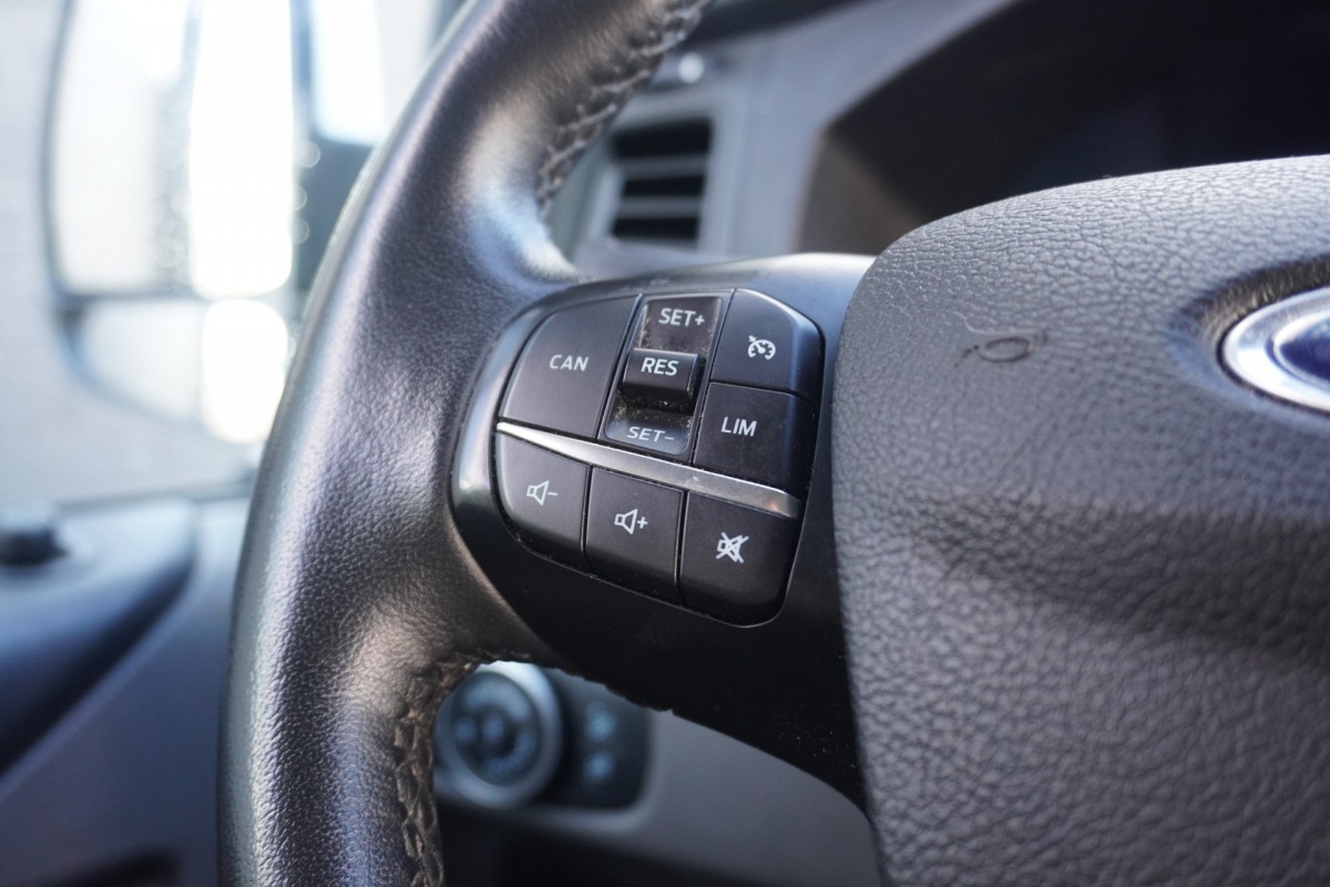 Ford Transit Custom 2.0 TDCI 130PK Automaat EURO 6 - Airco - Navi - Cruise - €14.900,- Excl. Ford Transit Custom 2.0 TDCI 130PK Automaat EURO 6 - Airco - Navi - Cruise - €14.900,- Excl.