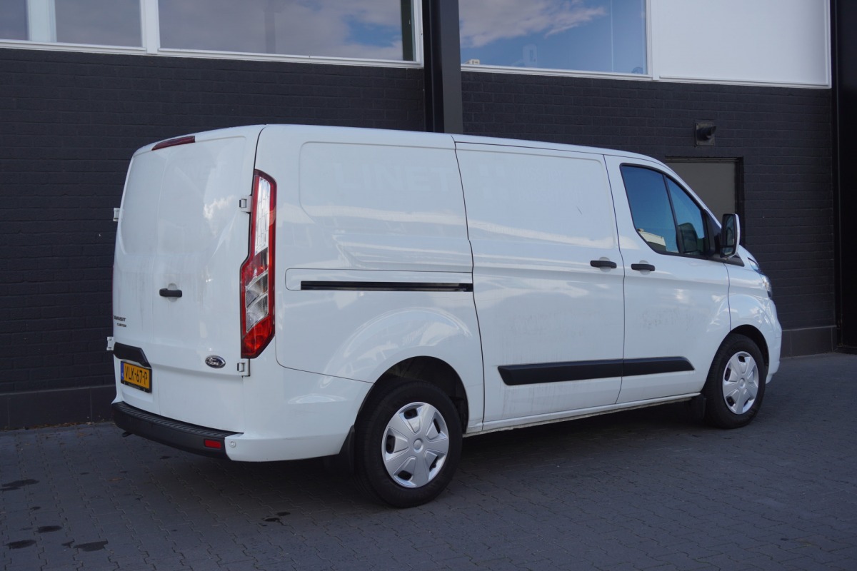 Ford Transit Custom 2.0 TDCI 130PK Automaat EURO 6 - Airco - Navi - Cruise - €14.900,- Excl. Ford Transit Custom 2.0 TDCI 130PK Automaat EURO 6 - Airco - Navi - Cruise - €14.900,- Excl.
