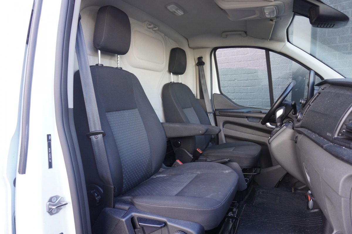 Ford Transit Custom 2.0 TDCI 130PK Automaat EURO 6 - Airco - Navi - Cruise - €14.900,- Excl. Ford Transit Custom 2.0 TDCI 130PK Automaat EURO 6 - Airco - Navi - Cruise - €14.900,- Excl.