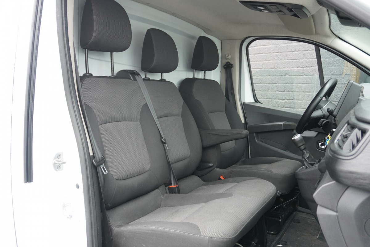 Renault Trafic 2.0 Blue dCi 130PK EURO 6 - Airco - Navi - Cruise - €16.900,- Excl. Renault Trafic 2.0 Blue dCi 130PK EURO 6 - Airco - Navi - Cruise - €16.900,- Excl.