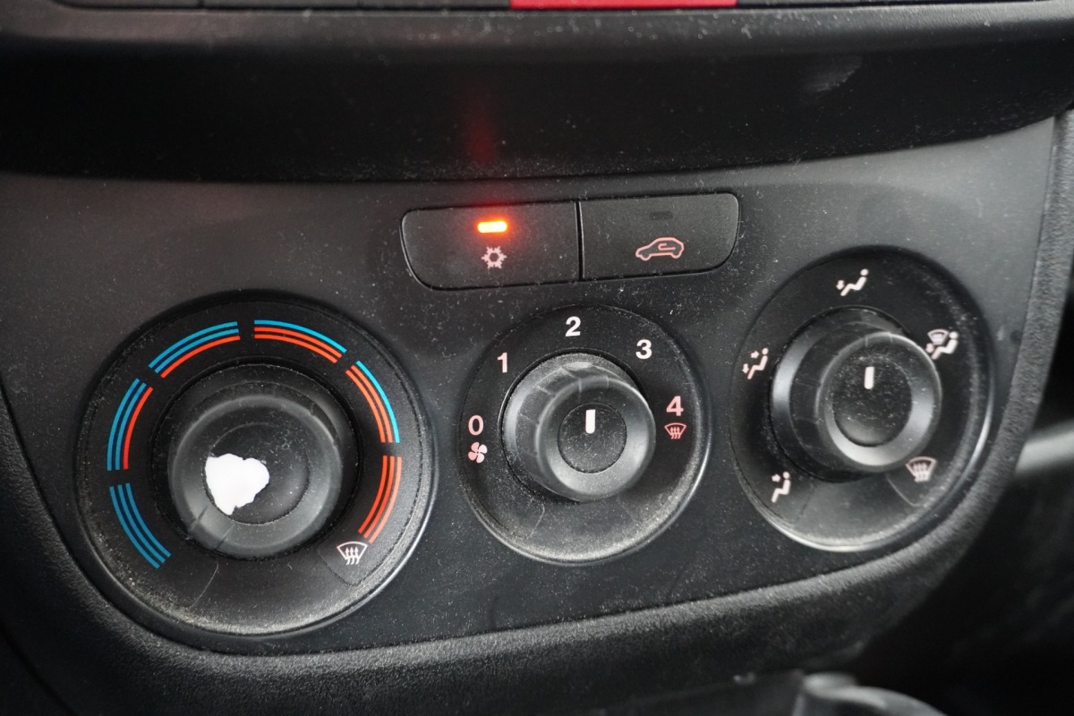 Opel Combo 1.3 CDTi - Airco - Cruise - Trekhaak - €2.499,- Ex. BTW Opel Combo 1.3 CDTi - Airco - Cruise - Trekhaak - €2.499,- Ex. BTW