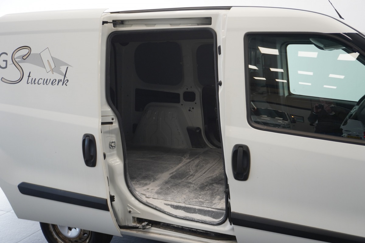 Opel Combo 1.3 CDTi - Airco - Cruise - Trekhaak - €2.499,- Ex. BTW Opel Combo 1.3 CDTi - Airco - Cruise - Trekhaak - €2.499,- Ex. BTW