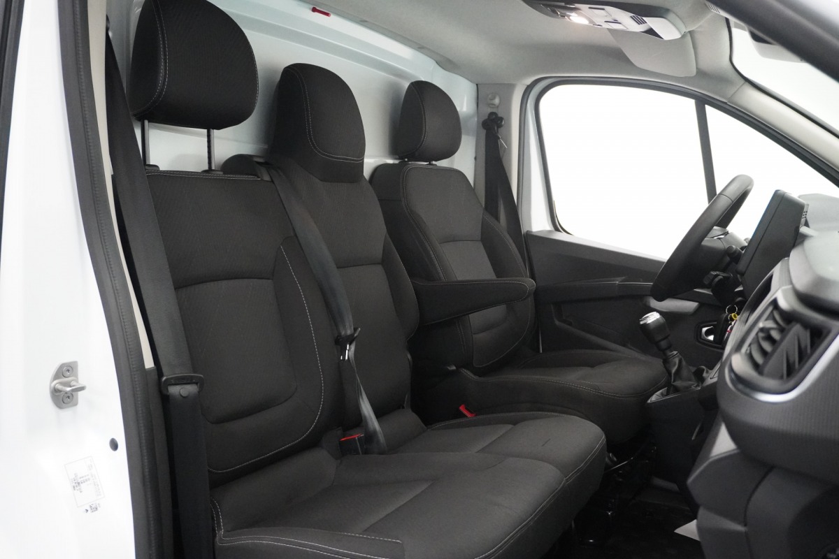 Renault Trafic 2.0 Blue dCi 130PK EURO 6 - Airco - Navi - Cruise - €16.900,- Excl. Renault Trafic 2.0 Blue dCi 130PK EURO 6 - Airco - Navi - Cruise - €16.900,- Excl.