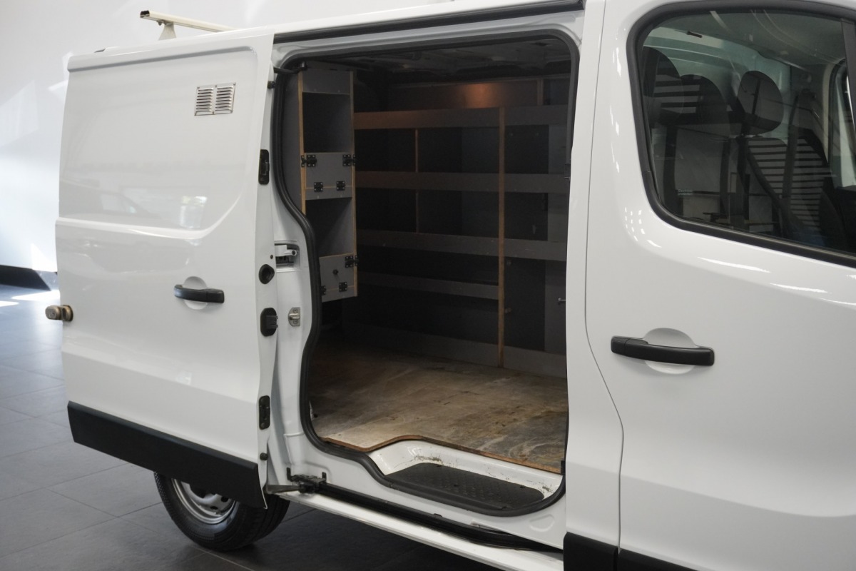 Renault Trafic 2.0 Blue dCi 130PK EURO 6 - Airco - Navi - Cruise - €16.900,- Excl. Renault Trafic 2.0 Blue dCi 130PK EURO 6 - Airco - Navi - Cruise - €16.900,- Excl.