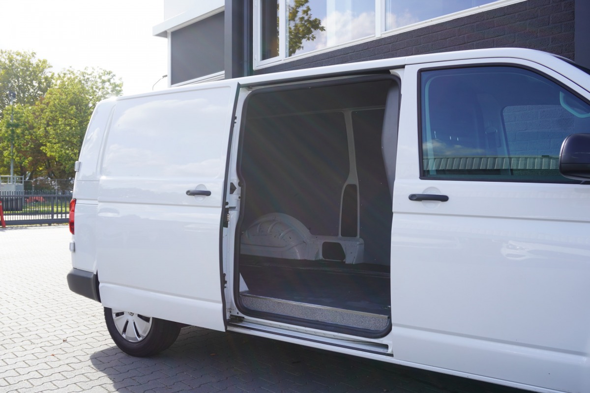Volkswagen Transporter 2.0 TDI L2 EURO 6 - Airco - Navi - Cruise - €20.900,- Excl.