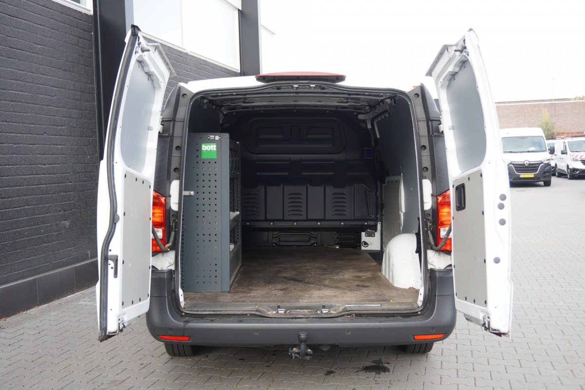 Mercedes-Benz Vito 116 CDI Lang EURO 6 - Airco - Navi - Cruise - €14.900,- Excl. Mercedes-Benz Vito 116 CDI Lang EURO 6 - Airco - Navi - Cruise - €14.900,- Excl.