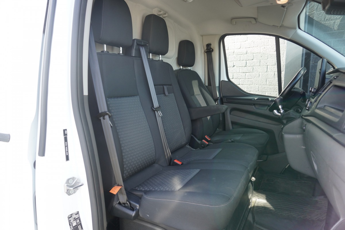Ford Transit Custom 2.0 TDCI 130PK MHEV EURO 6 - Airco - Cruise - PDC - €14.449,- Excl. Ford Transit Custom 2.0 TDCI 130PK MHEV EURO 6 - Airco - Cruise - PDC - €14.449,- Excl.
