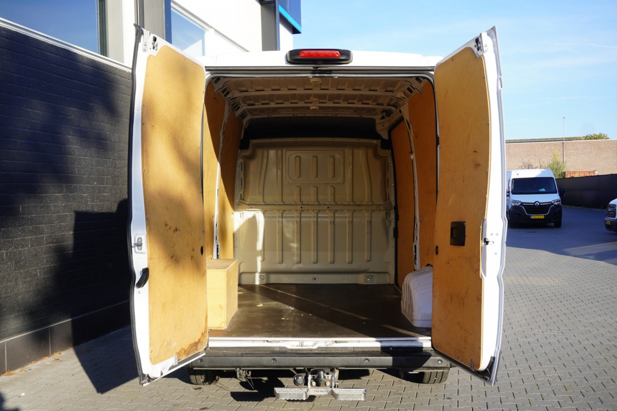 Fiat Ducato 2.3 MultiJet L2H2 140PK EURO 6 - Airco - Navi - Cruise - €14.950,- Excl. Fiat Ducato 2.3 MultiJet L2H2 140PK EURO 6 - Airco - Navi - Cruise - €14.950,- Excl.