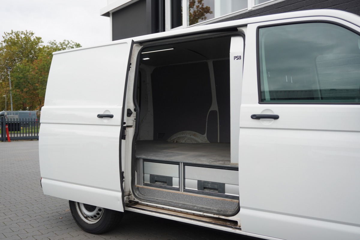Volkswagen Transporter 2.0 TDI 150PK Automaat EURO 6 - Airco - Cruise - PDC - €22.900,- Excl. Volkswagen Transporter 2.0 TDI 150PK Automaat EURO 6 - Airco - Cruise - PDC - €22.900,- Excl.