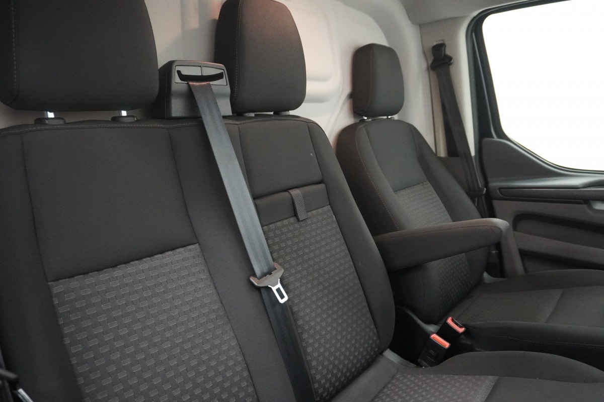 Ford Transit Custom 2.0 TDCI 170PK Automaat EURO 6 - Airco - Cruise - PDC - €14.900,- Excl. Ford Transit Custom 2.0 TDCI 170PK Automaat EURO 6 - Airco - Cruise - PDC - €14.900,- Excl.