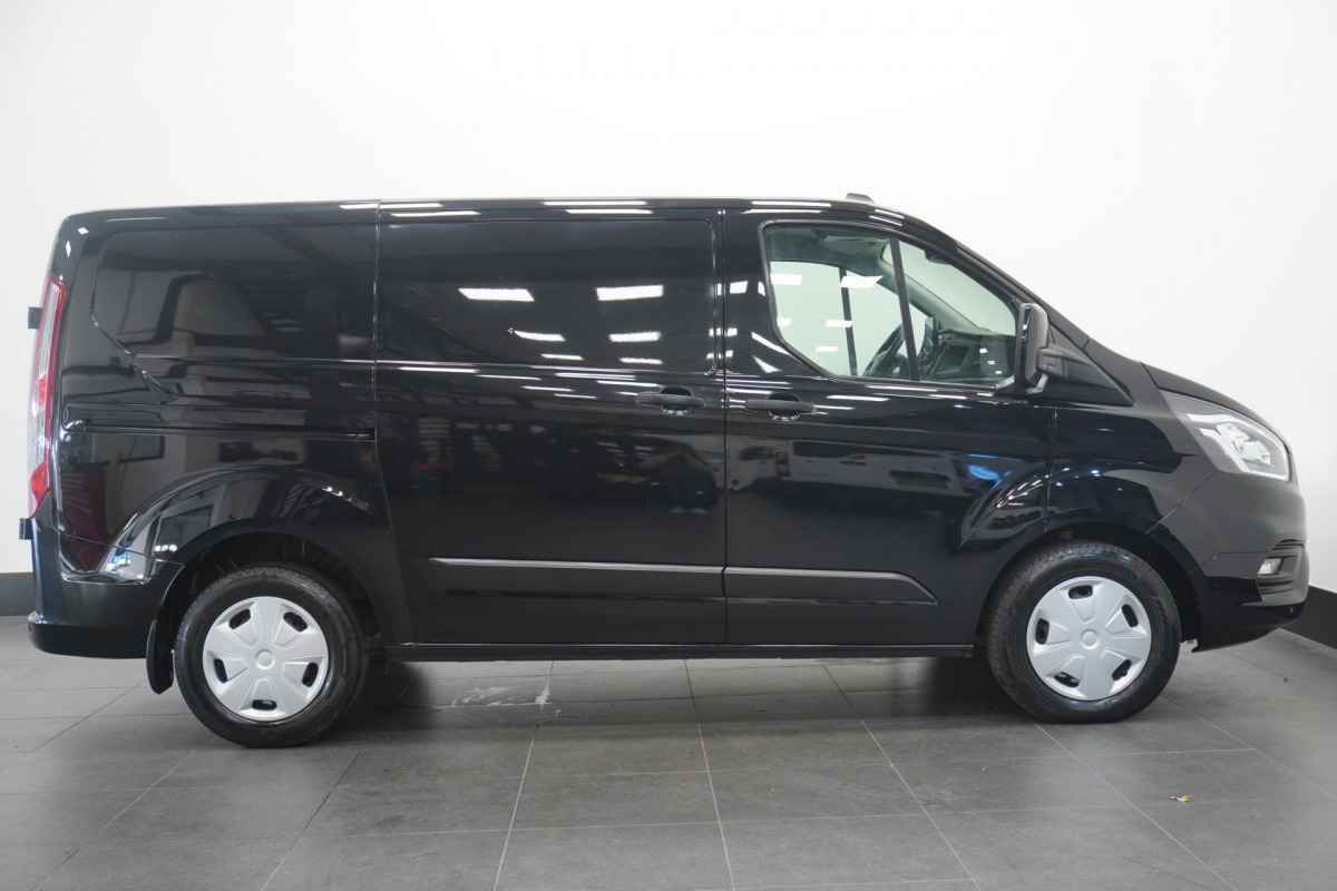 Ford Transit Custom 2.0 TDCI 170PK Automaat EURO 6 - Airco - Cruise - PDC - €14.900,- Excl. Ford Transit Custom 2.0 TDCI 170PK Automaat EURO 6 - Airco - Cruise - PDC - €14.900,- Excl.