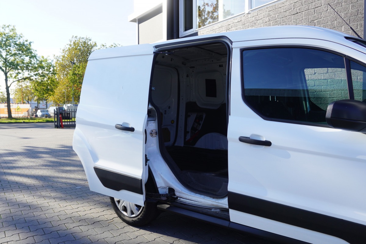 Ford Transit Connect 1.5 EcoBlue 100PK Automaat EURO 6 - Airco - Navi - Camera - € 13.950,- Excl. Ford Transit Connect 1.5 EcoBlue 100PK Automaat EURO 6 - Airco - Navi - Camera - € 13.950,- Excl.