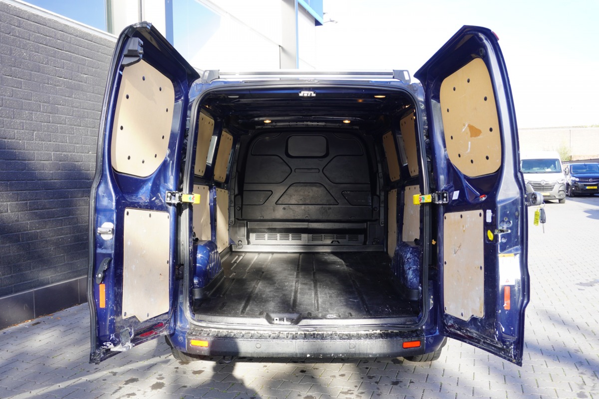 Ford Transit Custom 2.0 TDCI 130PK Automaat L2 EURO 6 - Airco - Navi - Cruise - €16.900,- Excl. Ford Transit Custom 2.0 TDCI 130PK Automaat L2 EURO 6 - Airco - Navi - Cruise - €16.900,- Excl.