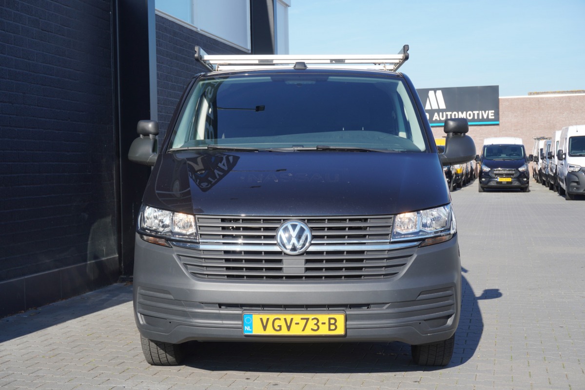 Volkswagen Transporter 2.0 TDI L2 EURO 6 - Airco - Navi - Cruise - €16.900,- Excl. Volkswagen Transporter 2.0 TDI L2 EURO 6 - Airco - Navi - Cruise - €16.900,- Excl.