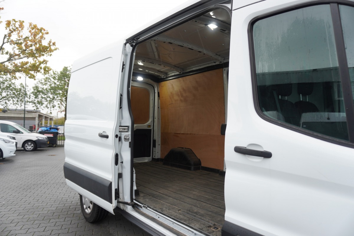 Ford Transit 2.0 TDCI 130PK L3H2 MHEV EURO 6 - Airco - Navi - Cruise - €14.950,- Excl. Ford Transit 2.0 TDCI 130PK L3H2 MHEV EURO 6 - Airco - Navi - Cruise - €14.950,- Excl.