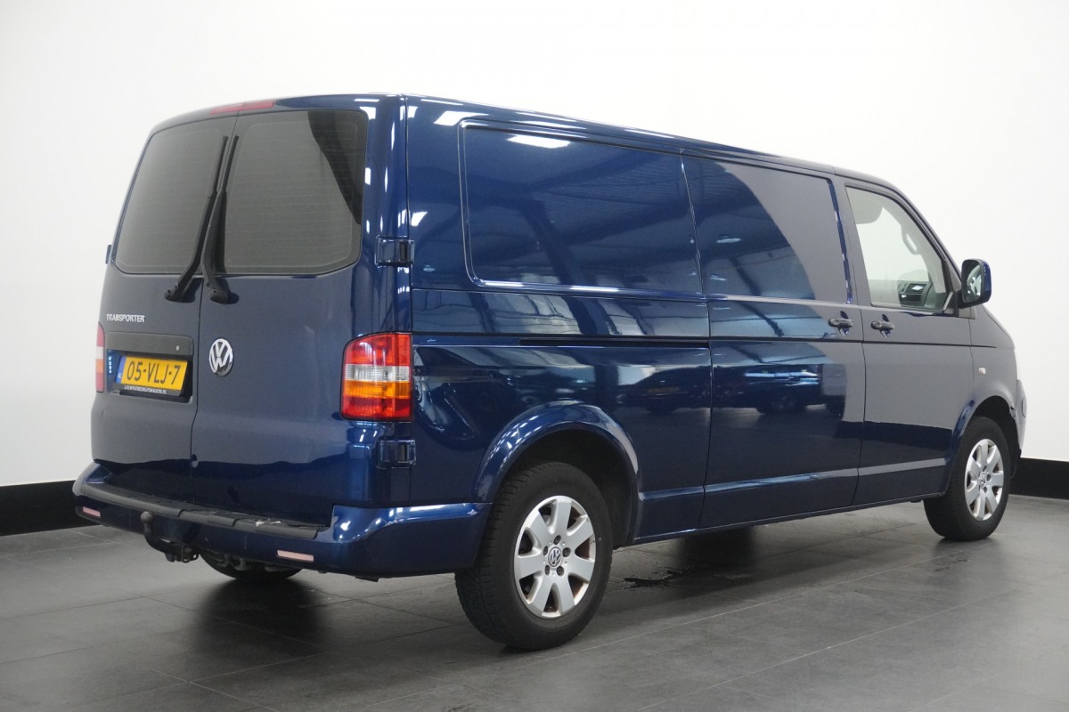 Volkswagen Transporter 2.5 TDI 130PK L2 Automaat - Airco - Cruise - Trekhaak - €4.900,- Ex. BTW Volkswagen Transporter 2.5 TDI 130PK L2 Automaat - Airco - Cruise - Trekhaak - €4.900,- Ex. BTW