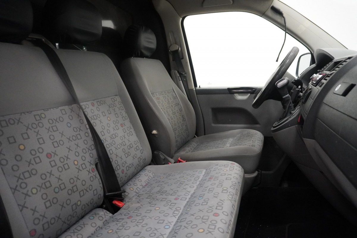 Volkswagen Transporter 2.5 TDI 130PK L2 Automaat - Airco - Cruise - Trekhaak - €4.900,- Ex. BTW Volkswagen Transporter 2.5 TDI 130PK L2 Automaat - Airco - Cruise - Trekhaak - €4.900,- Ex. BTW